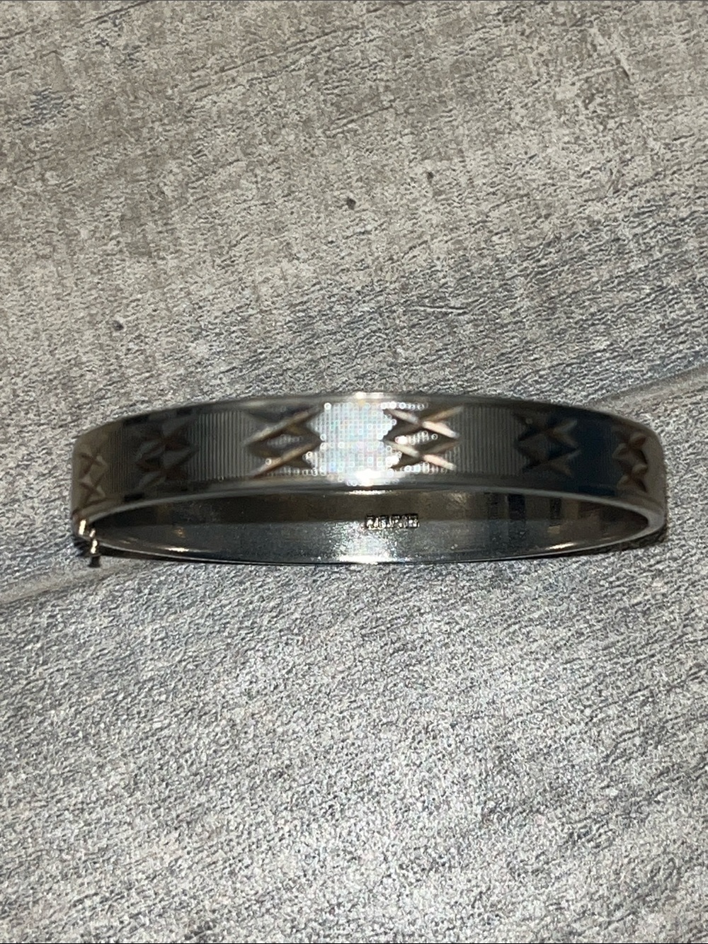 Women’s Rolled Gold Plate 18k Star Pattern Hinged Bangle Bracelet mark R.G.P. 18